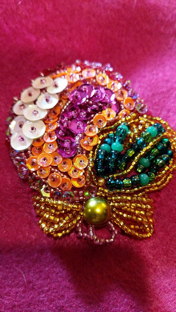 Beaded pin -- flower