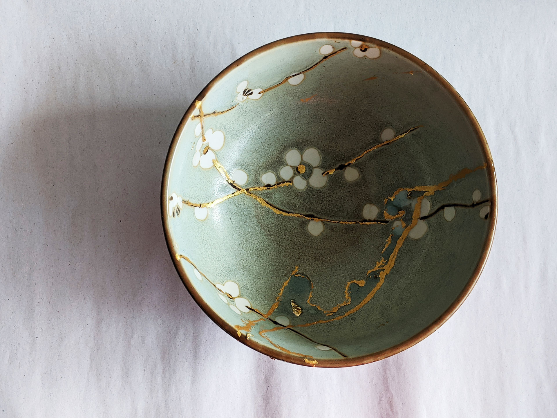 Kintsugi Repair: Gold color plus resin embedded with gold flakes