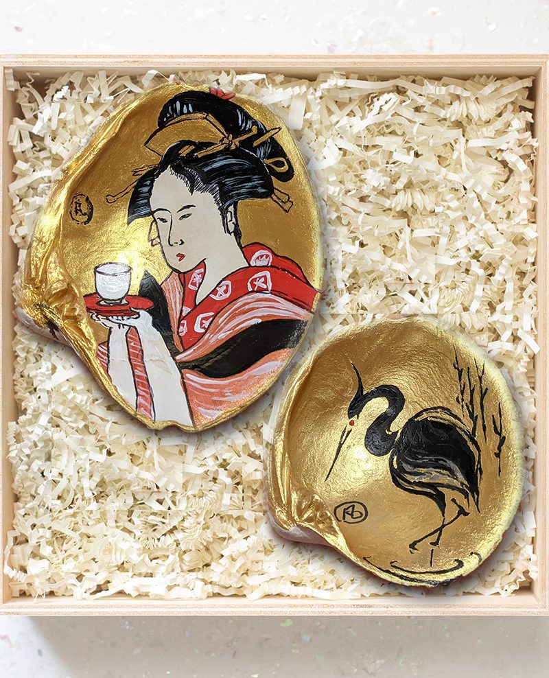 Japanese Vintage Painting in a Clam Shell